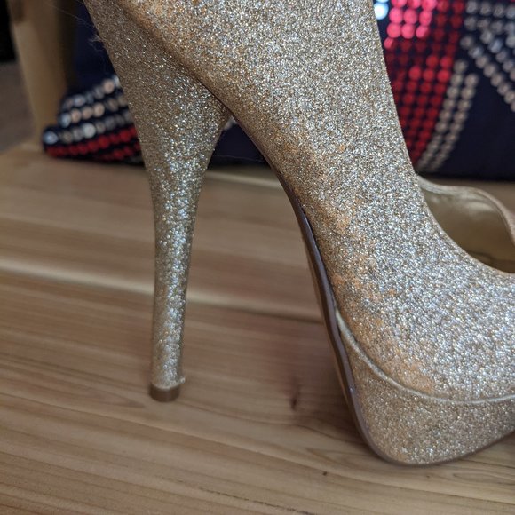 Gold sparkle Heels sz 6 - Picture 3 of 3